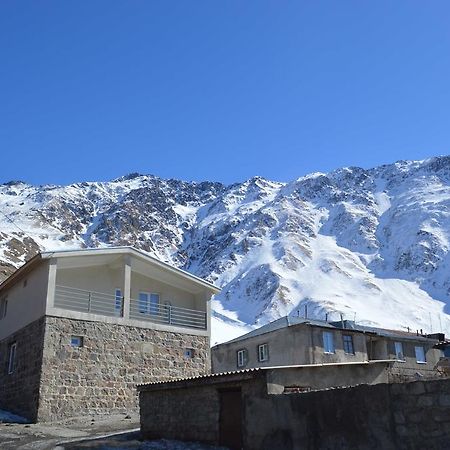 Guest House Qubi Kazbegi Bagian luar foto