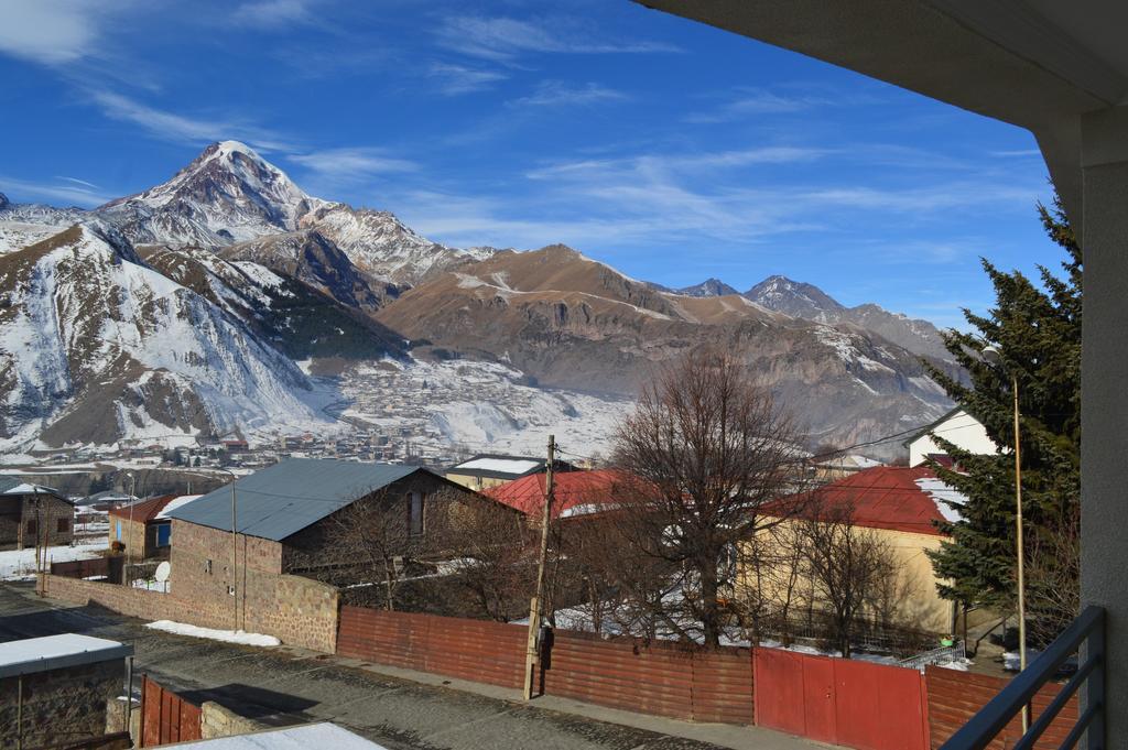 Guest House Qubi Kazbegi Bagian luar foto