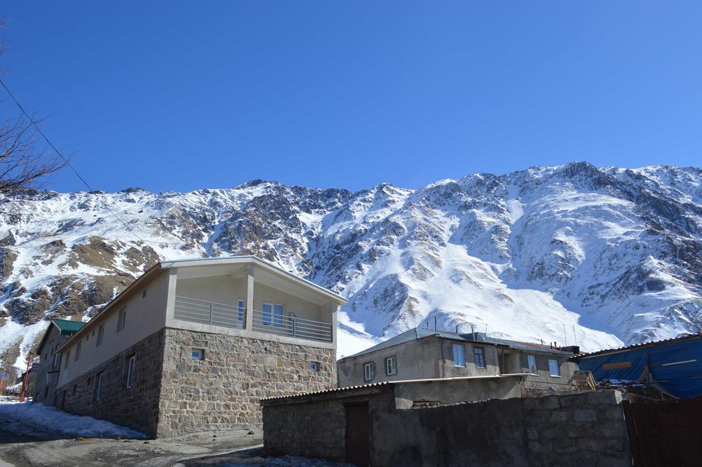 Guest House Qubi Kazbegi Bagian luar foto