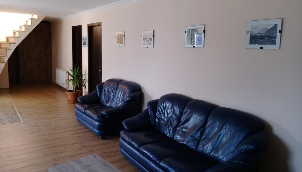 Guest House Qubi Kazbegi Bagian luar foto