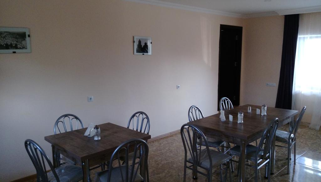 Guest House Qubi Kazbegi Bagian luar foto