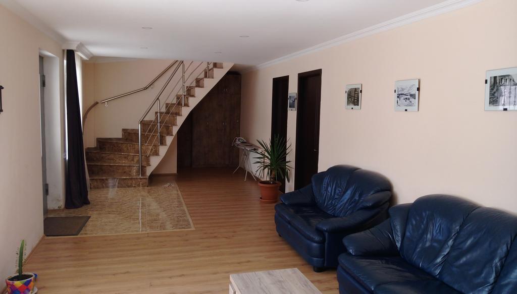 Guest House Qubi Kazbegi Bagian luar foto