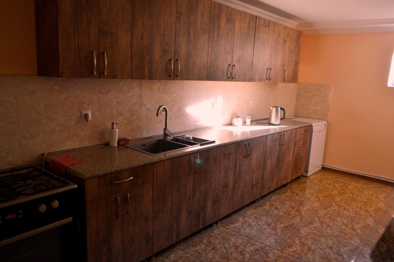 Guest House Qubi Kazbegi Bagian luar foto