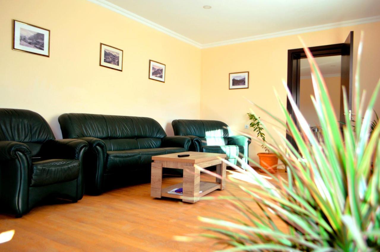 Guest House Qubi Kazbegi Bagian luar foto